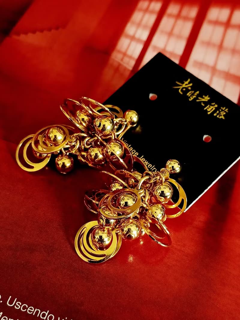 vintage jewelry  AVON 華麗金色星球環型吊飾 夾式耳環