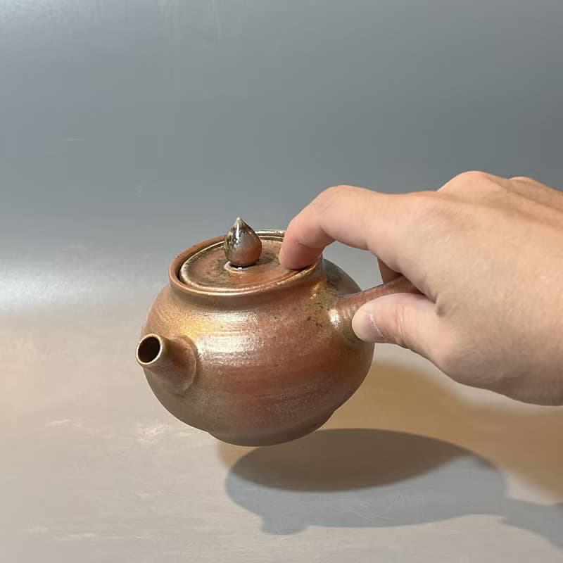 柴燒重落灰側把茶壺 / 小平凡手作