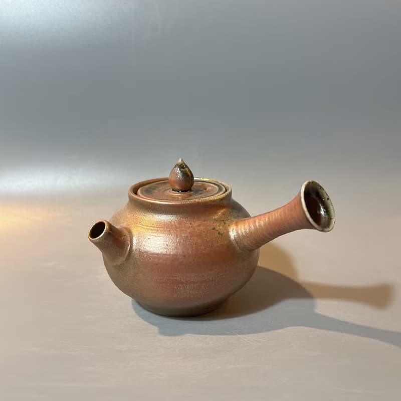 柴燒重落灰側把茶壺 / 小平凡手作