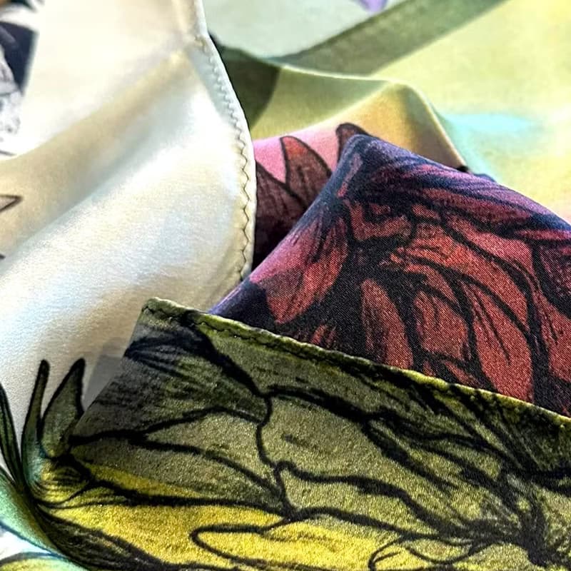50cm角_silkscarf_ ダリアの華柄_red_シルクスカーフ　ChristalART