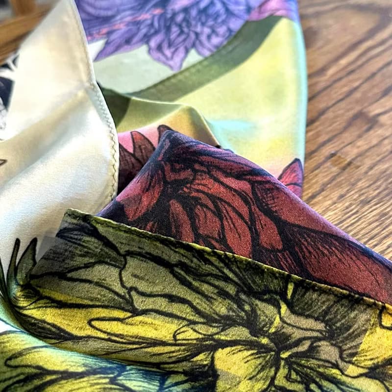 50cm角_silkscarf_ ダリアの華柄_red_シルクスカーフ　ChristalART