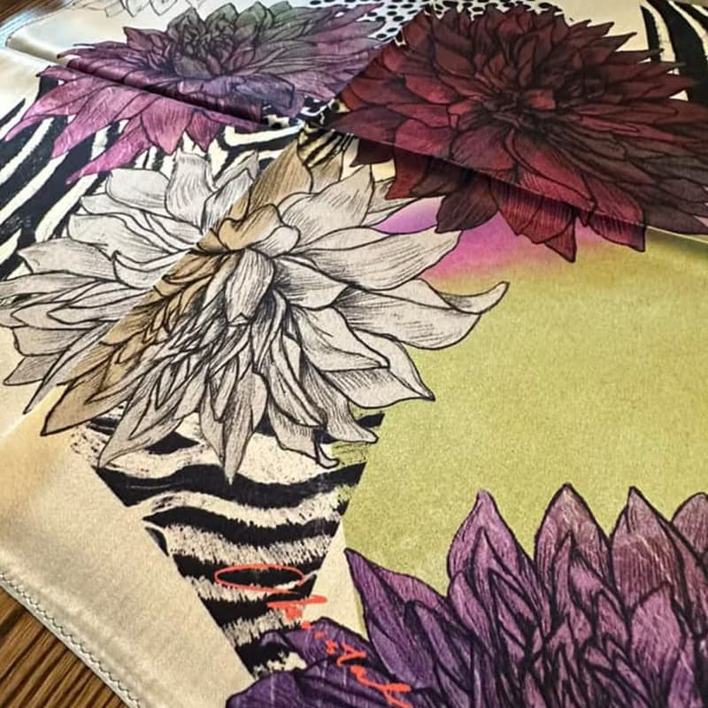 50cm角_silkscarf_ ダリアの華柄_red_シルクスカーフ　ChristalART