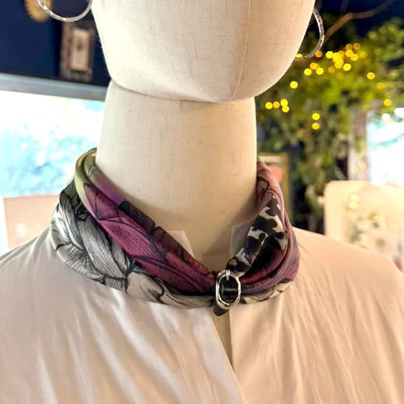 50cm角_silkscarf_ ダリアの華柄_red_シルクスカーフ　ChristalART