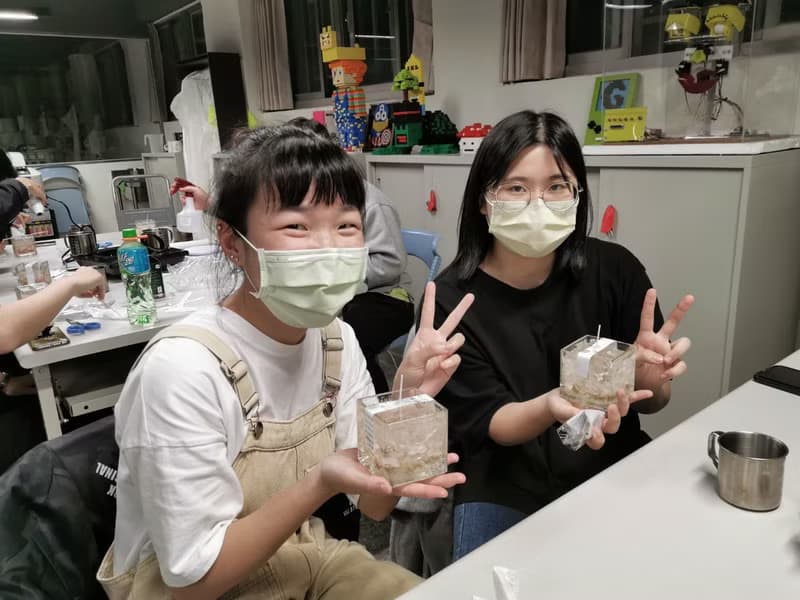 【體驗】【體驗】花蓮手作體驗石膏捏塑玫瑰花擴香瓶DIY手作體驗-小班制