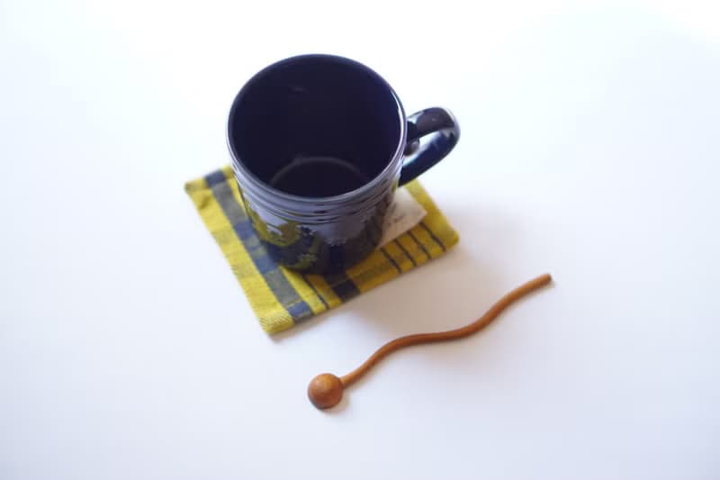 柄が曲がった木のマドラー, チーク