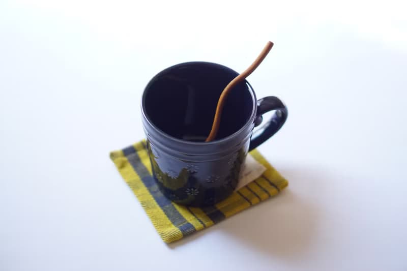 柄が曲がった木のマドラー, チーク