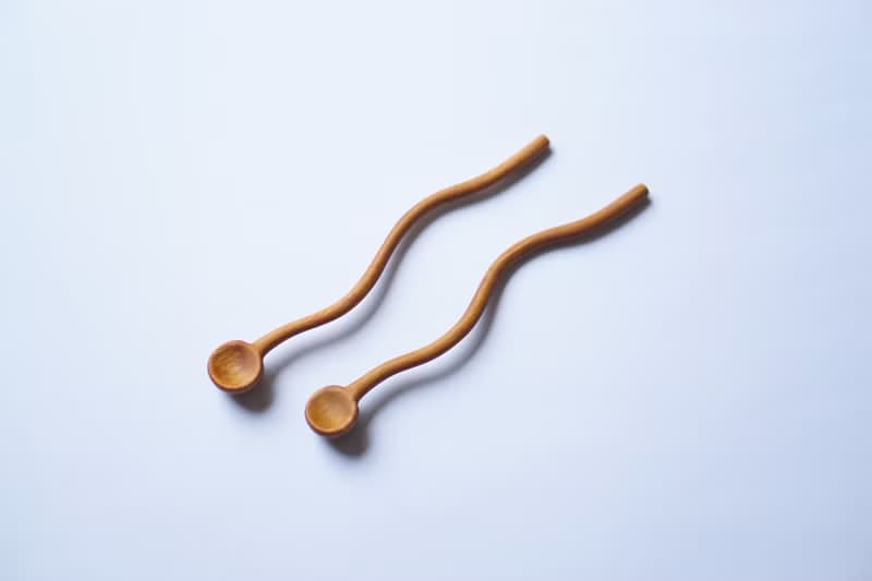 柄が曲がった木のマドラー, チーク