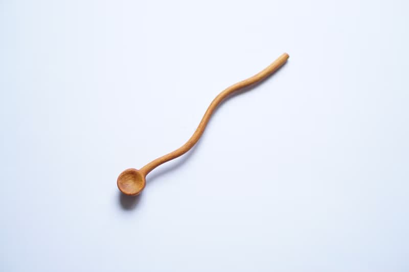 柄が曲がった木のマドラー, チーク