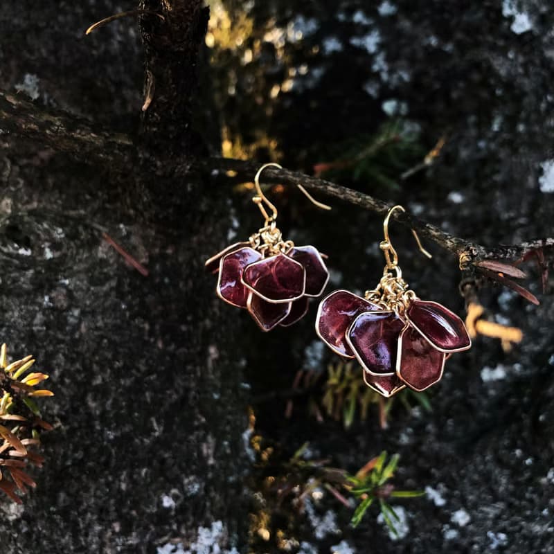 Vingtsix 酒紅色花瓣捧花耳環/耳夾可