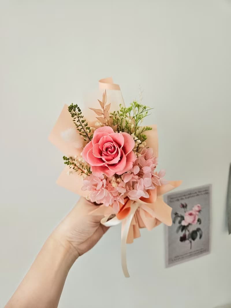 奶油風甜蜜粉永生玫瑰小花束 永生花束 萬用花束 情人花束