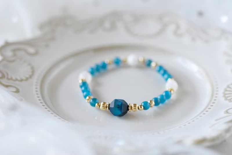 伯爵。磷灰石 藍虎眼石 月亮石 白硨磲 天然石 水晶手鍊