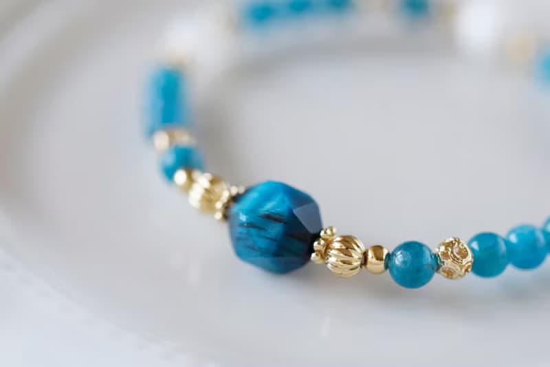 伯爵。磷灰石 藍虎眼石 月亮石 白硨磲 天然石 水晶手鍊