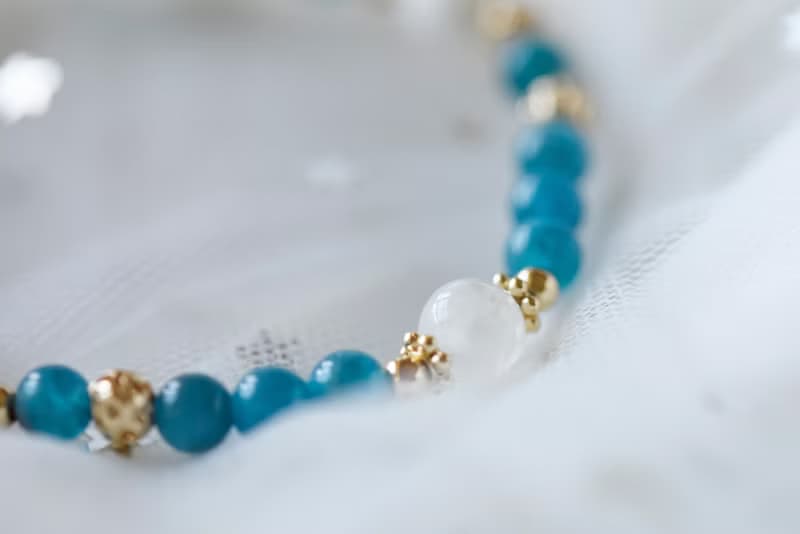 伯爵。磷灰石 藍虎眼石 月亮石 白硨磲 天然石 水晶手鍊