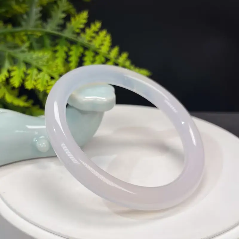 精品 淺紫調白瑪瑙手鐲 62MM 冰潤起光圓條玉髓手環 靈性親和解壓