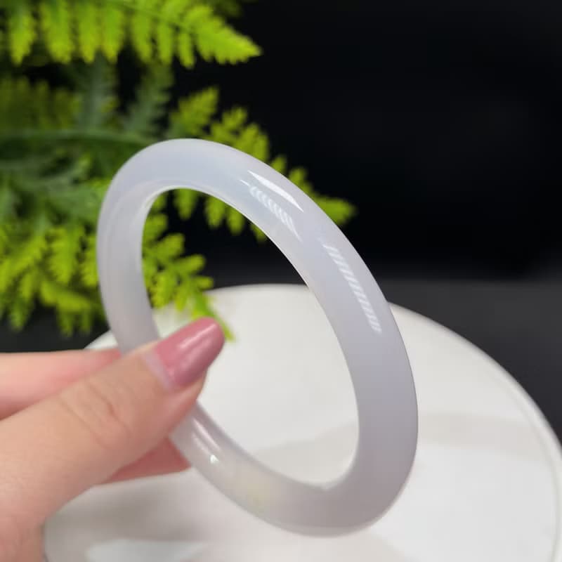精品 淺紫調白瑪瑙手鐲 62MM 冰潤起光圓條玉髓手環 靈性親和解壓