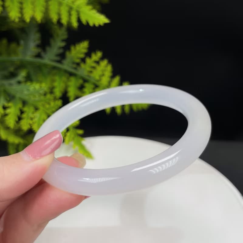 精品 淺紫調白瑪瑙手鐲 62MM 冰潤起光圓條玉髓手環 靈性親和解壓