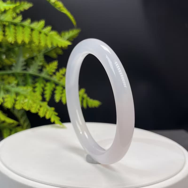精品 淺紫調白瑪瑙手鐲 62MM 冰潤起光圓條玉髓手環 靈性親和解壓