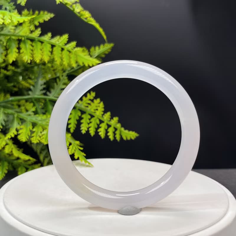 精品 淺紫調白瑪瑙手鐲 62MM 冰潤起光圓條玉髓手環 靈性親和解壓