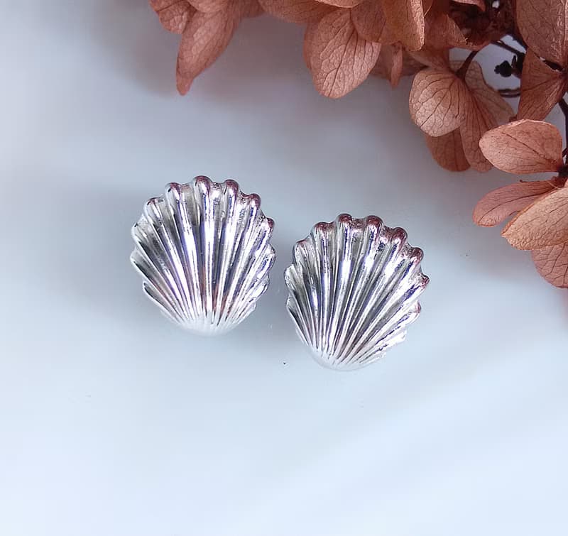 Vintage Jewelry 西洋古董飾品 銀色調  小銀貝 小巧 針式耳環