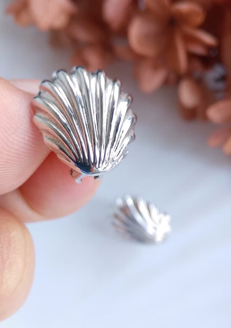 Vintage Jewelry 西洋古董飾品 銀色調  小銀貝 小巧 針式耳環