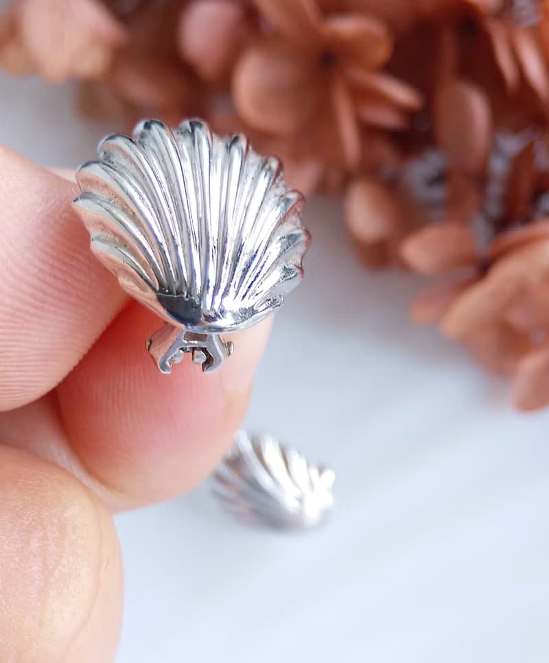 Vintage Jewelry 西洋古董飾品 銀色調  小銀貝 小巧 針式耳環