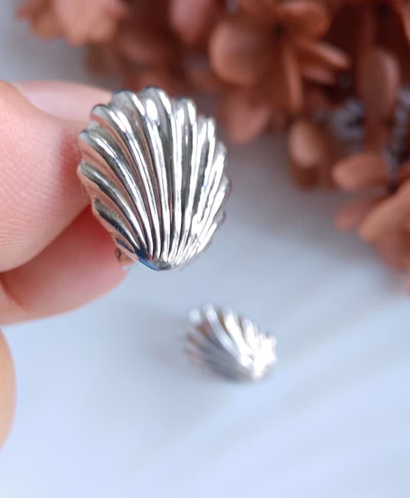 Vintage Jewelry 西洋古董飾品 銀色調  小銀貝 小巧 針式耳環