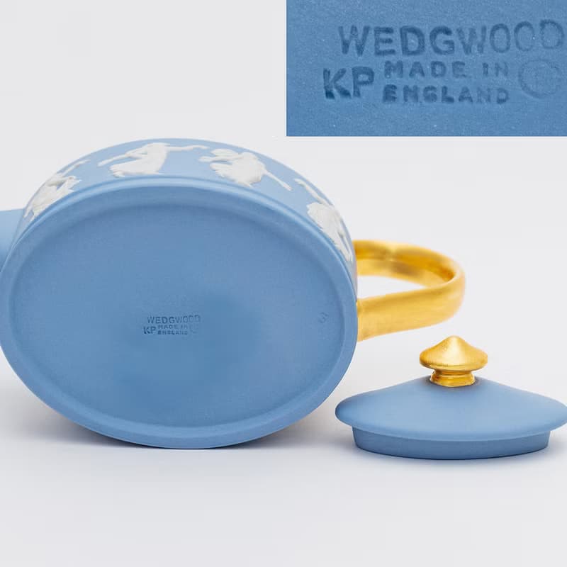 英國製 Wedgwood 手工浮雕 翩然起舞女神 鑲金經典陶瓷小壺