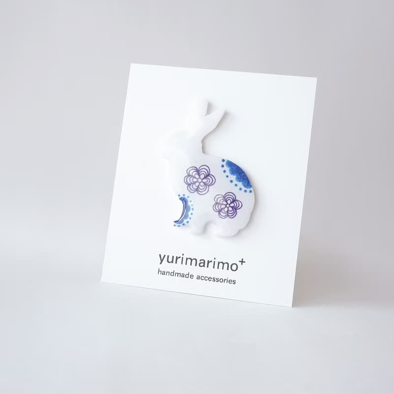 うさぎのブローチ　北欧 白 黒 ポイント かわいい 軽い プレゼント ギフト