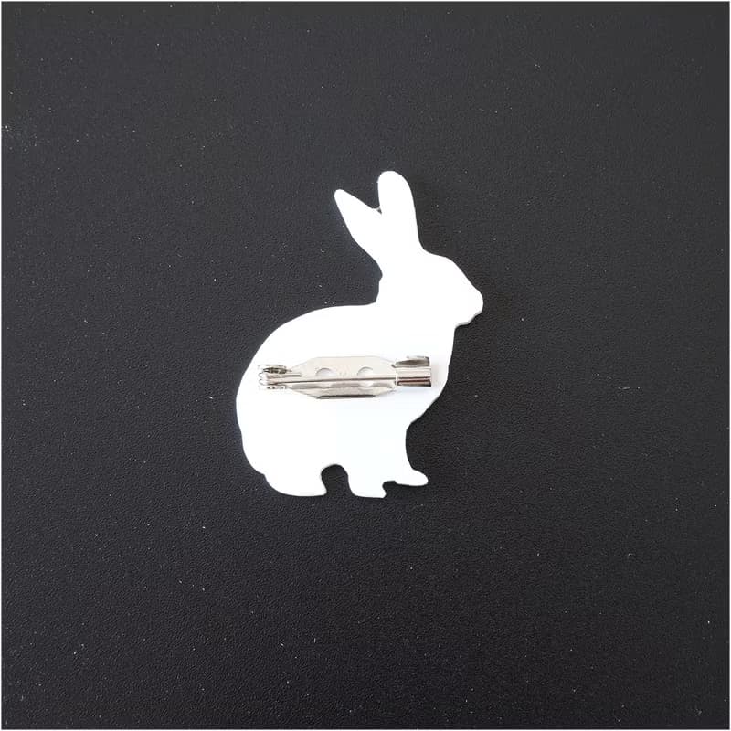 うさぎのブローチ　北欧 白 黒 ポイント かわいい 軽い プレゼント ギフト