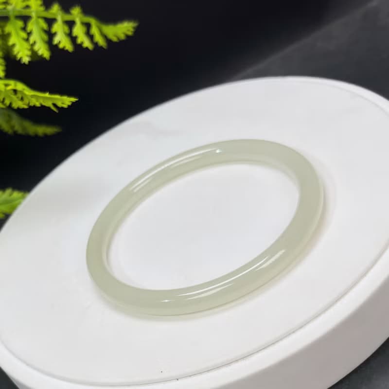畢業級 和田玉手鐲 60MM 老料晴水綠玉手環 質地溫潤細膩