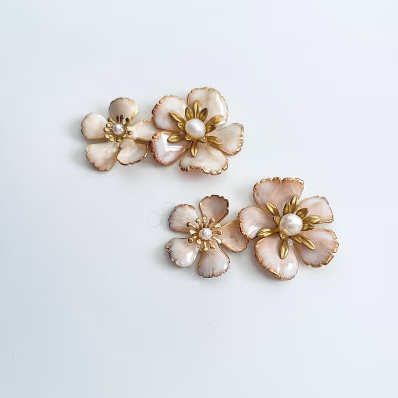 ニュアンスミルキーフラワー ピアス(イヤリング)