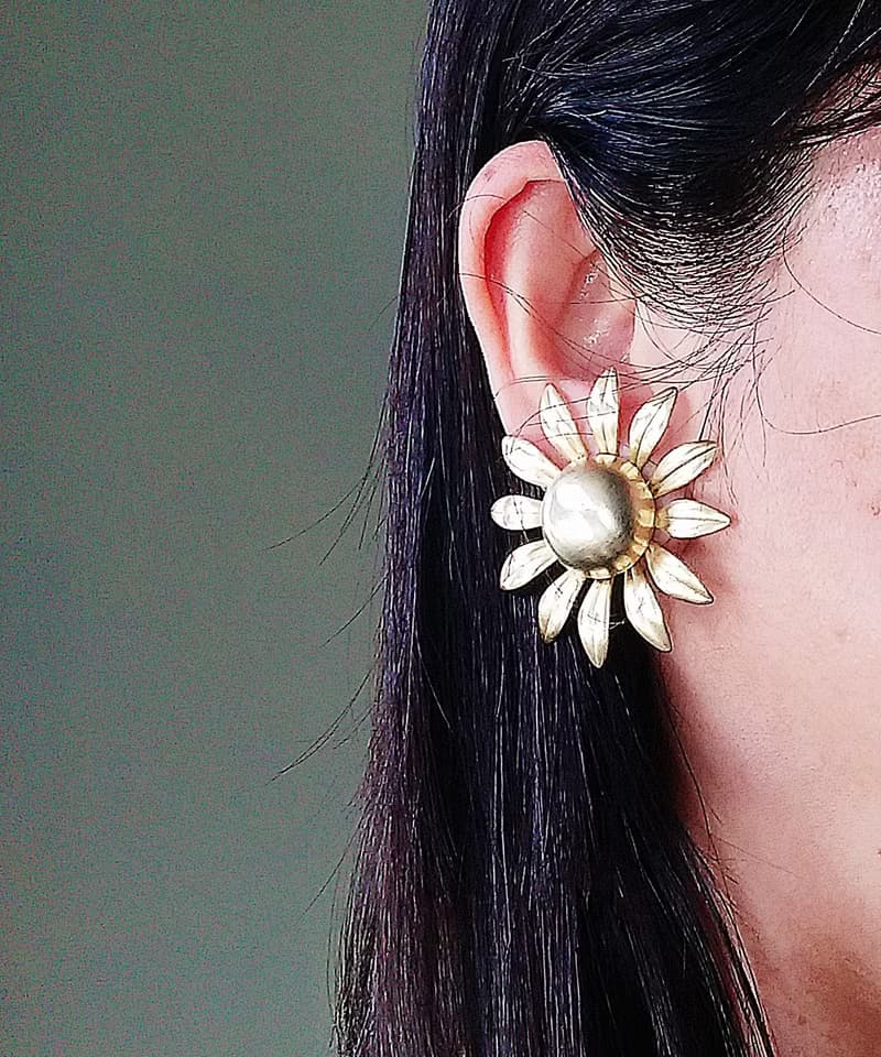 vintage jewelry  典雅霧金太陽花夾式耳環