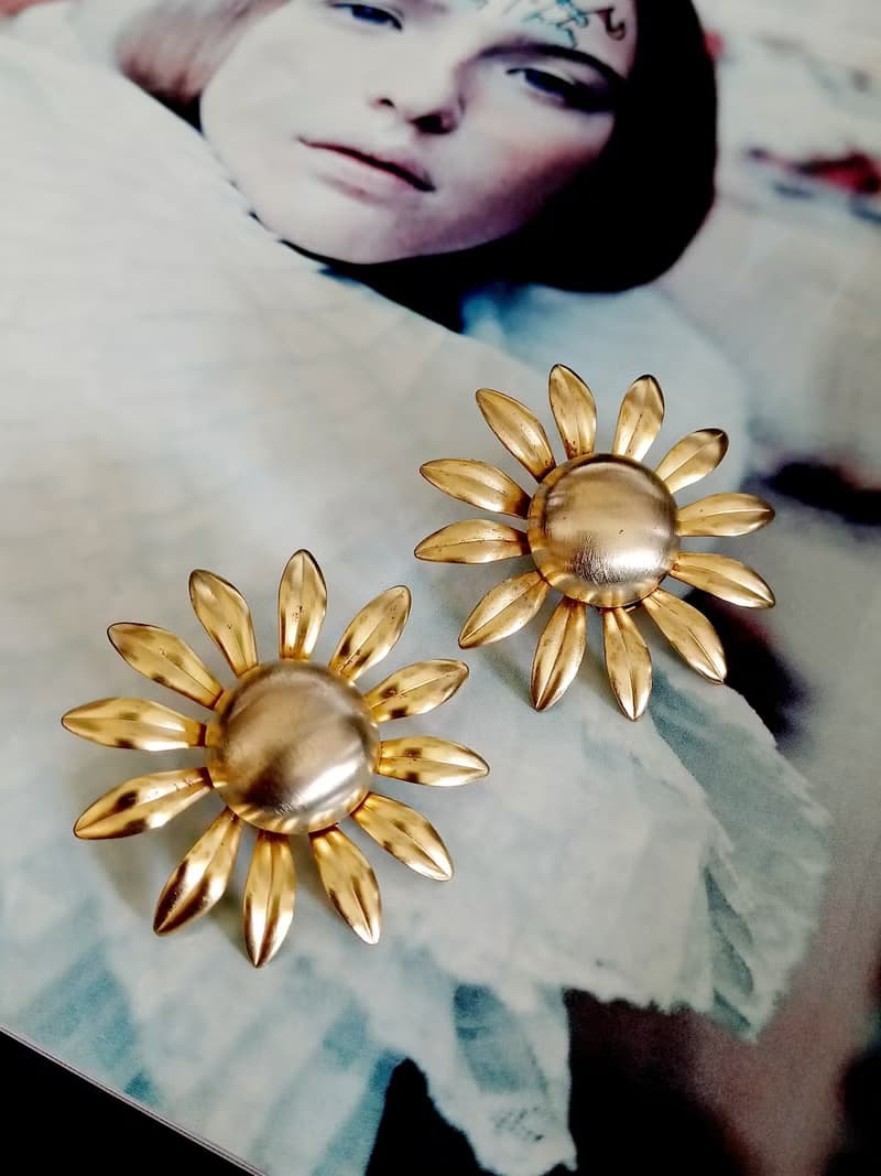 vintage jewelry  典雅霧金太陽花夾式耳環