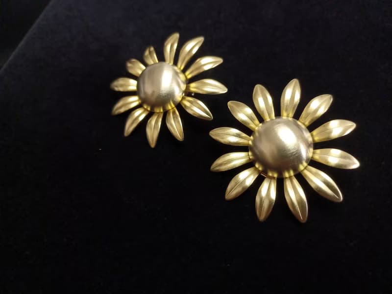 vintage jewelry  典雅霧金太陽花夾式耳環