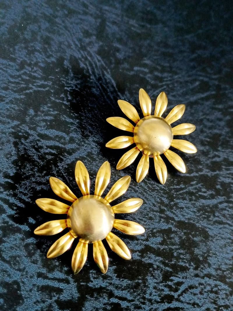 vintage jewelry  典雅霧金太陽花夾式耳環