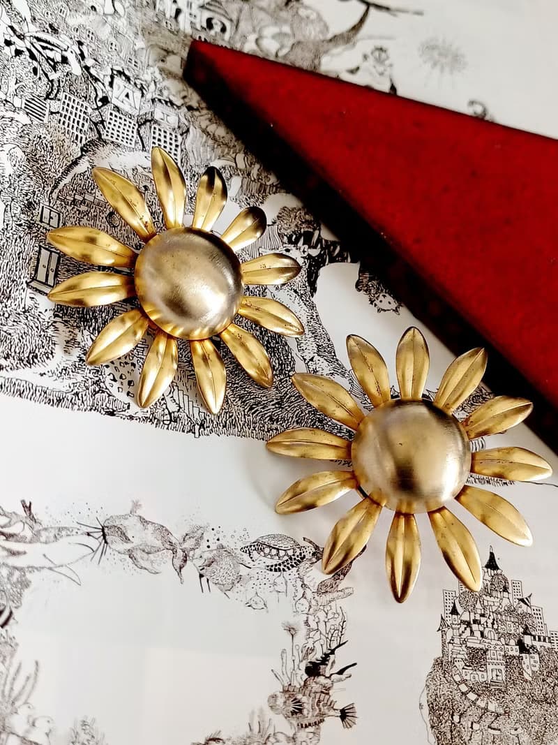 vintage jewelry  典雅霧金太陽花夾式耳環