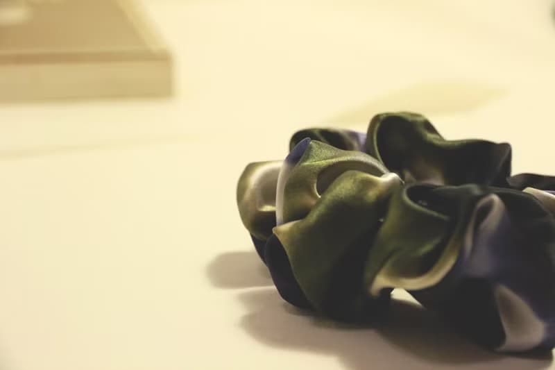 【展現浪漫品味的法式禮盒】法式質感精品 - 100%純絲髮圈組合