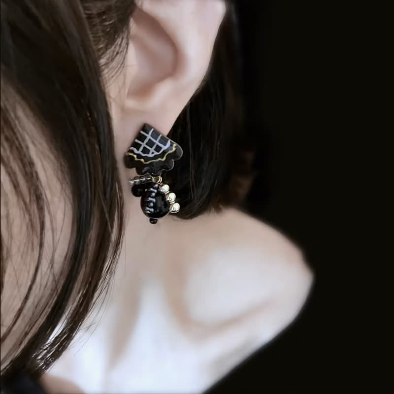 フェミニンブラック イヤリング/ピアス