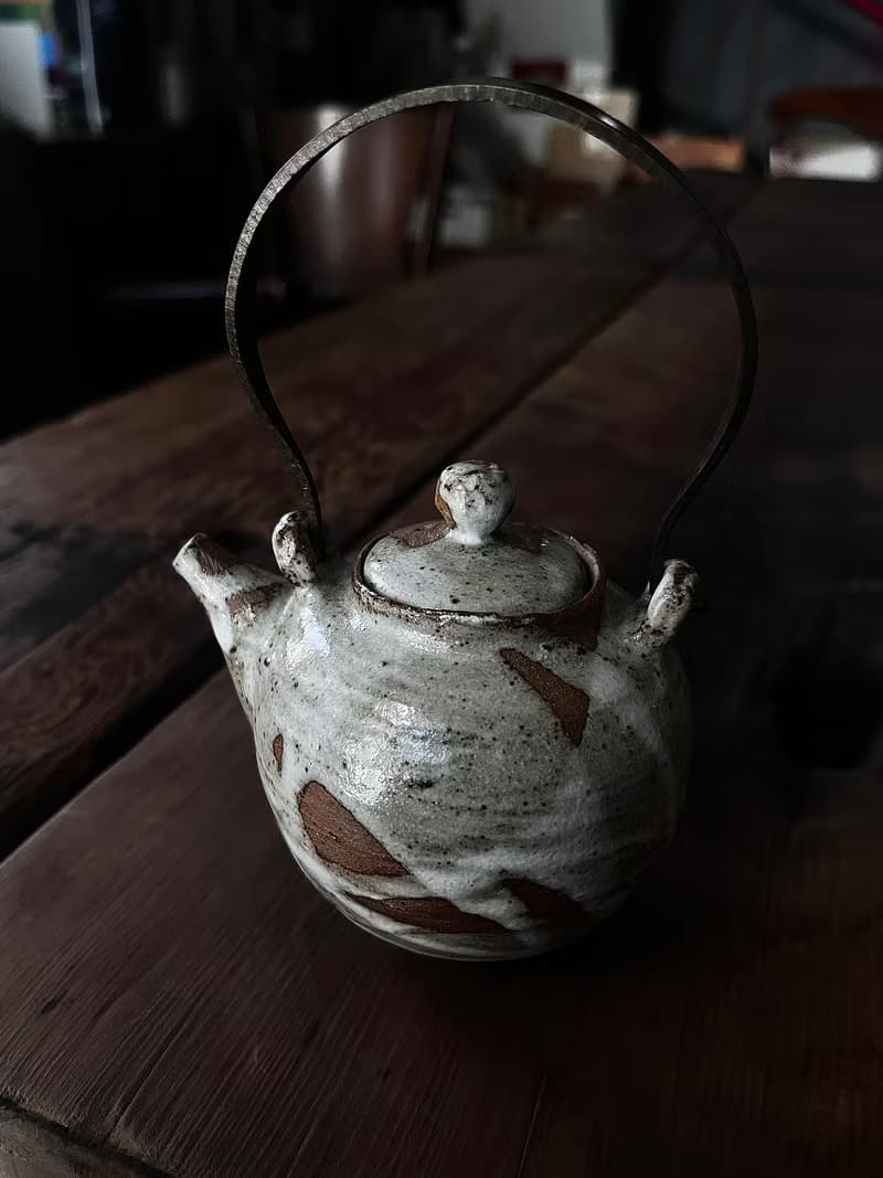 流白 金屬提樑壺 二一零 | 陶茶具