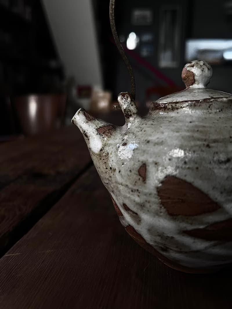 流白 金屬提樑壺 二一零 | 陶茶具