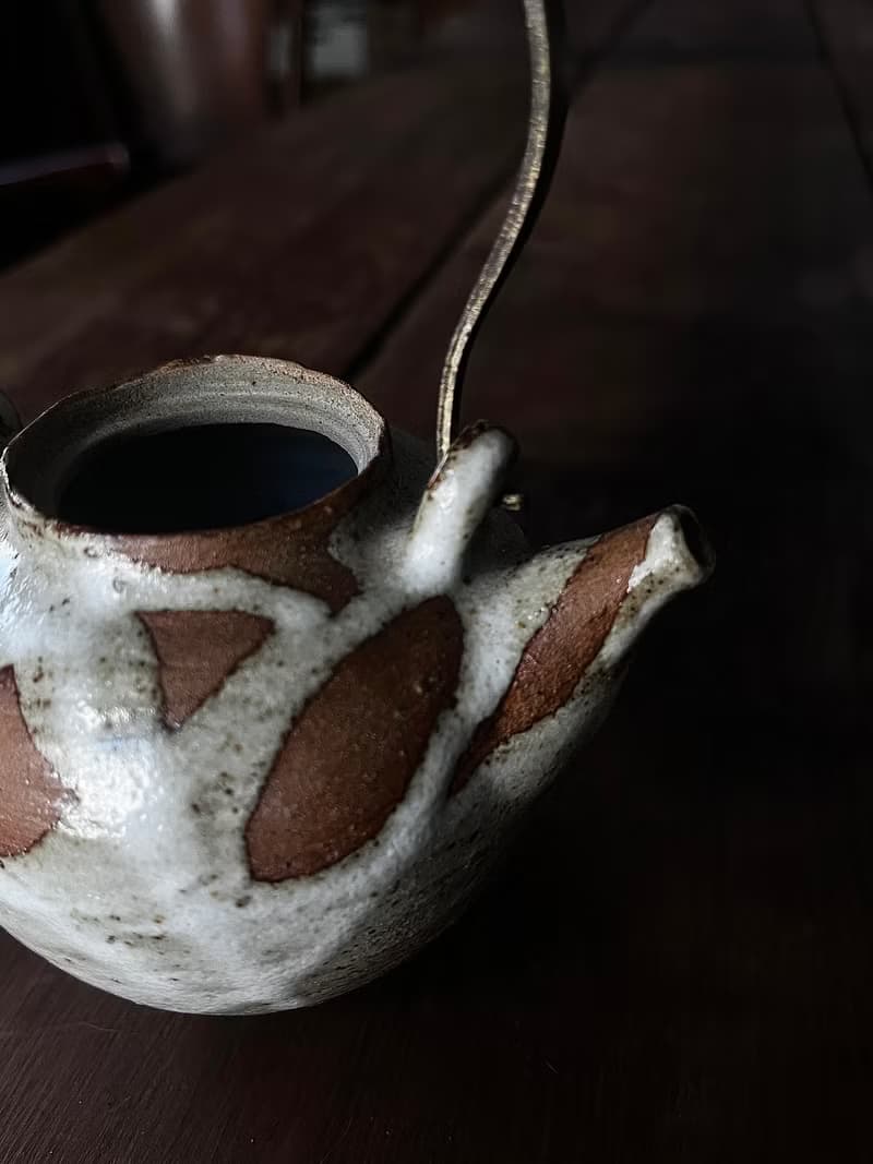流白 金屬提樑壺 二一零 | 陶茶具
