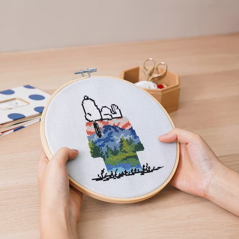 【迷彩史努比狗屋】Snoopy 十字繡DIY材料包 8吋繡框 | XiuCrafts