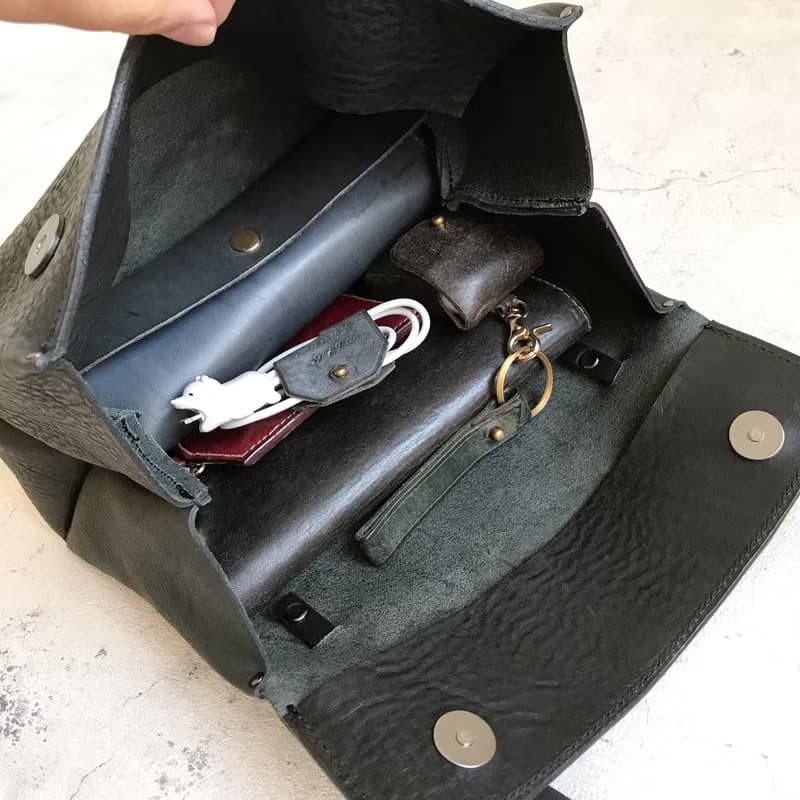 真皮皮革 三角立體側背包 斜背包 大容量小包 隨身包 情人節