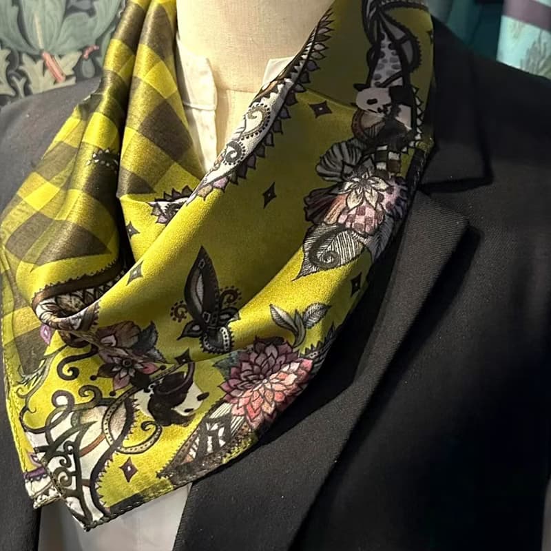 50cm角_silkscarf_シャンシャンペイズリー柄のシルクスカーフ　ChristalART