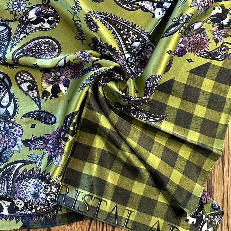 50cm角_silkscarf_シャンシャンペイズリー柄のシルクスカーフ　ChristalART