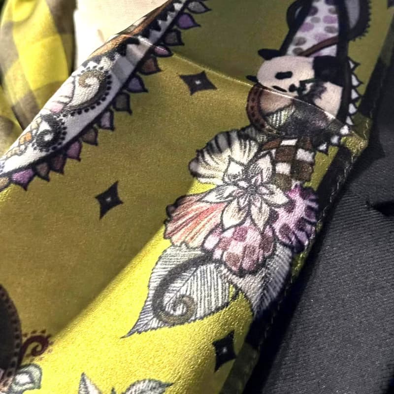 50cm角_silkscarf_シャンシャンペイズリー柄のシルクスカーフ　ChristalART