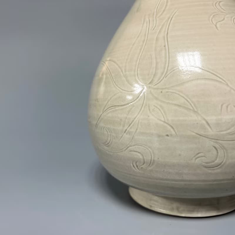 宋 定窯白瓷劃花蓮紋玉壺春瓶