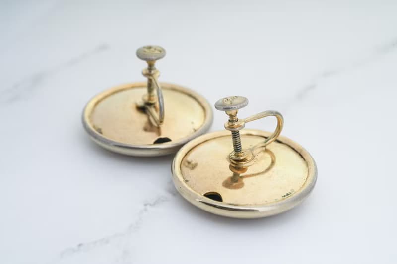 【老飾品/西洋老件】美國CORO淡金色圓形弧面古著夾式耳環