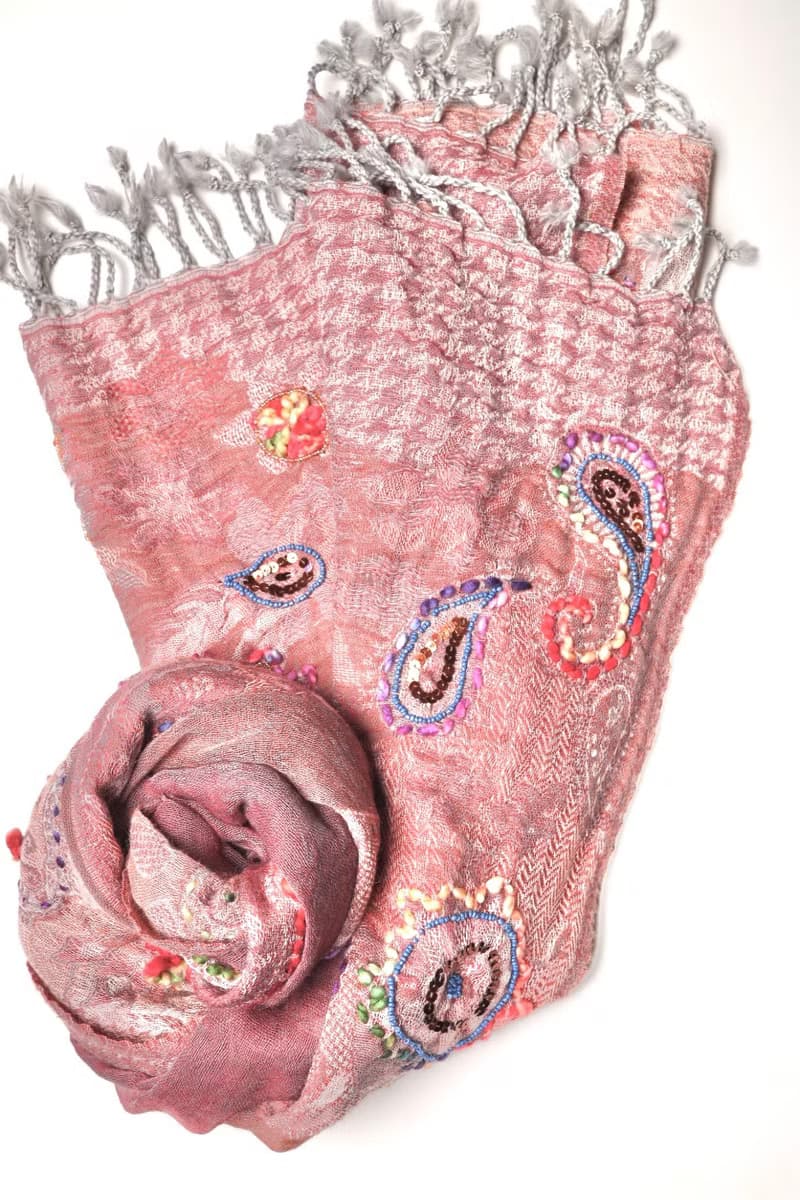 【精品禮盒】釘珠喀什米爾水煮羊毛刺繡圍巾披肩乾燥玫瑰粉拼透紗