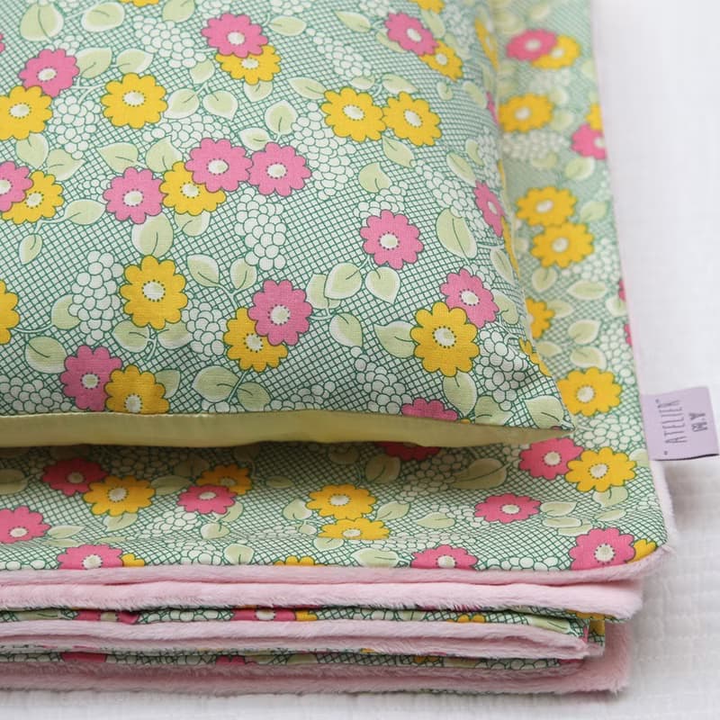 Made in korea flower baby minky blanket (new born baby gift) 新生兒, 出産祝い, 布  ブランケッ